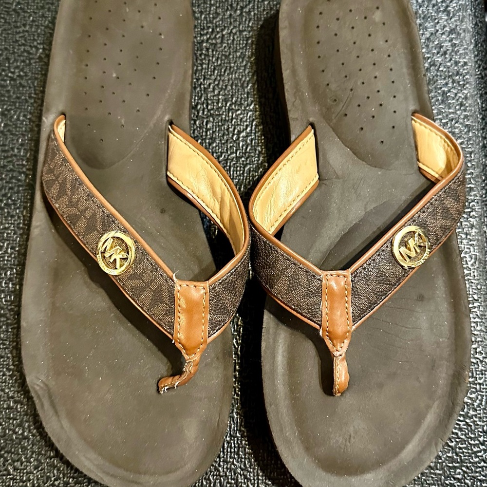 michael kors benny flip flop